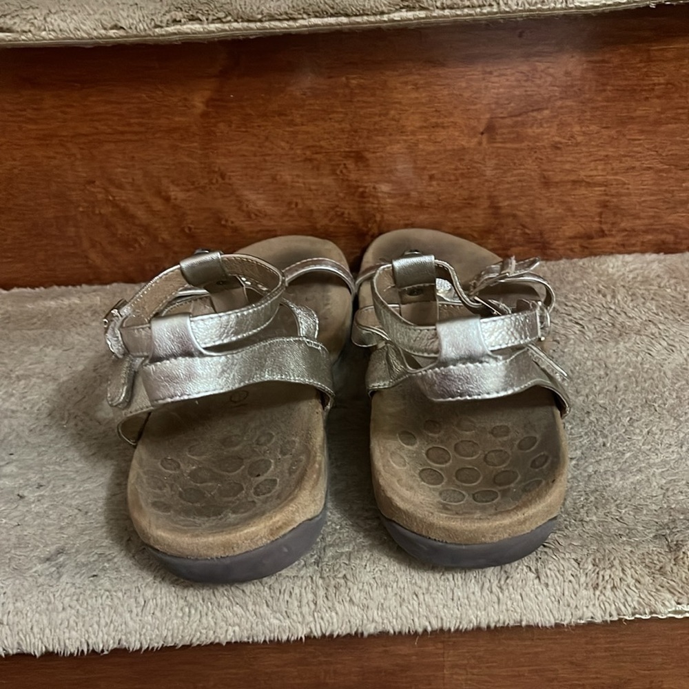 Vionic Women's Metallic Sandals Size 9 - Picture 5 of 11